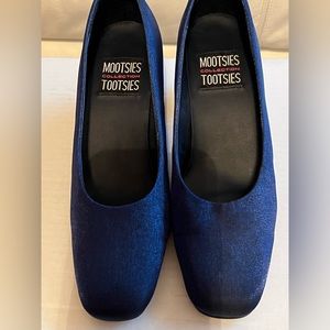 Mootsie Tootsie pumps, size 8.